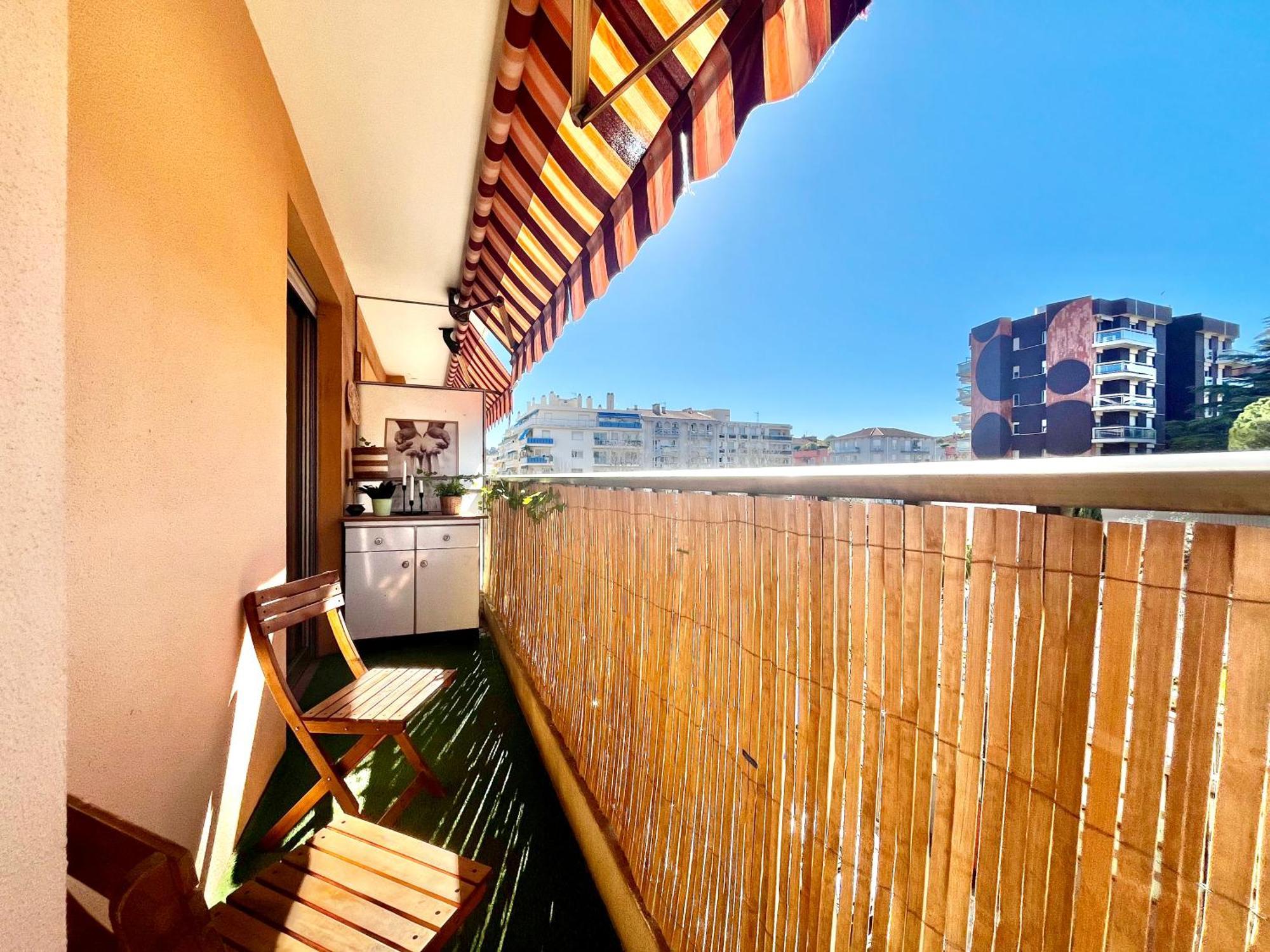 Cosy, 1 Bedroom Near Port Appartamento